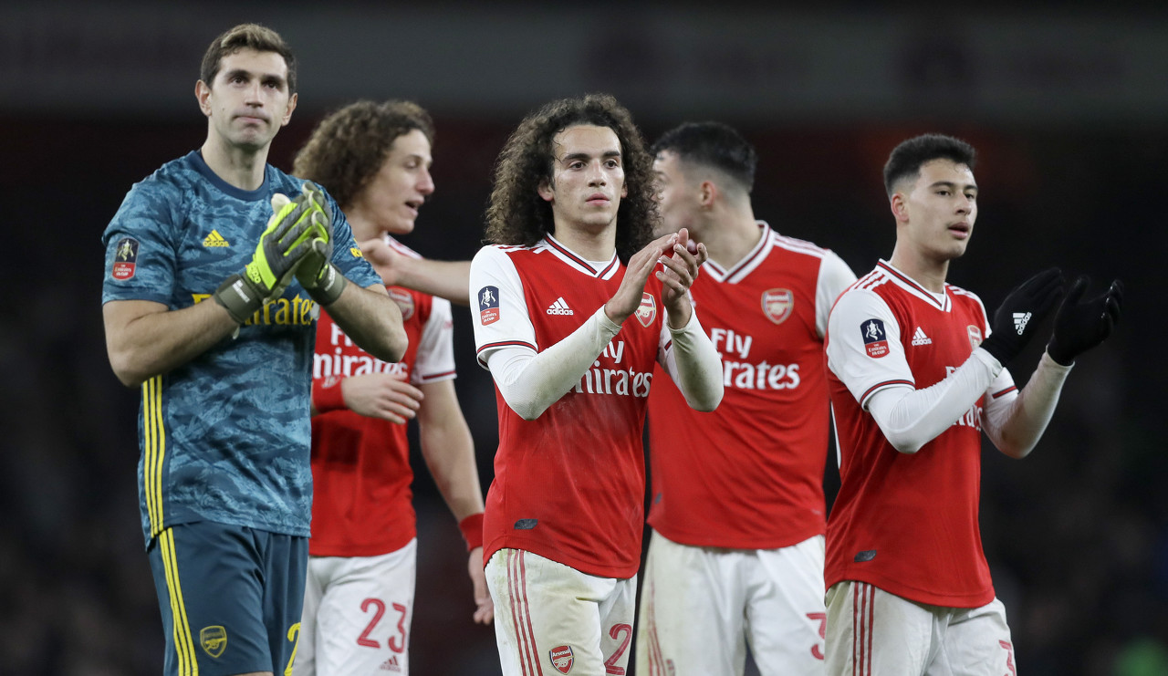 斯洛特：这点球在英超可能不会判；萨拉赫？今晚属于在场球员（斯洛特：这种点球在英超或不会被判；谈萨拉赫：今晚属于在场球员）