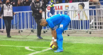 2025／26赛季英超：西汉姆联0-2利物浦！萨拉赫替补席见证利物浦重生（英超2025／26赛季：利物浦2-0客胜西汉姆，萨拉赫替补席目睹红军复苏）