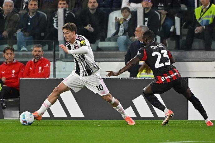 罗马诺：切尔西还没有与曼联谈加纳乔转会，预计8月进行