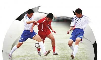 英超中游陷大乱斗！11队仅差6分，曼联利物浦等四队同积26分（英超中游混战白热化：11队分差仅6分，曼联、利物浦等四队同积26分）