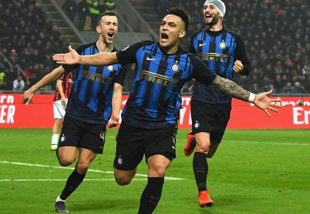 马丁内利：排在榜首没有压力，仅有优秀的球员不代表就会夺冠（马丁内利：领跑榜首无压力，光有好球员并不等于能夺冠）