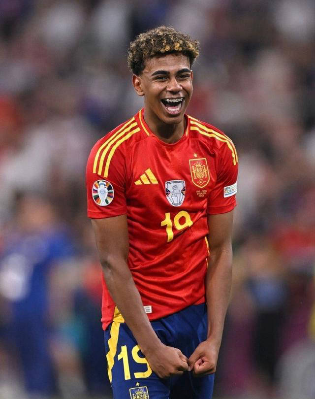 媒体人：本土教练从丑小鸭变成白天鹅，真的只是情怀所致？（媒体人：本土教练从“丑小鸭”到“白天鹅”，真只是情怀在推动？）