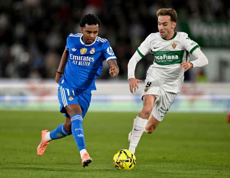 镜报：曼联100英镑开放球迷参观卡灵顿新基地，可进入更衣室