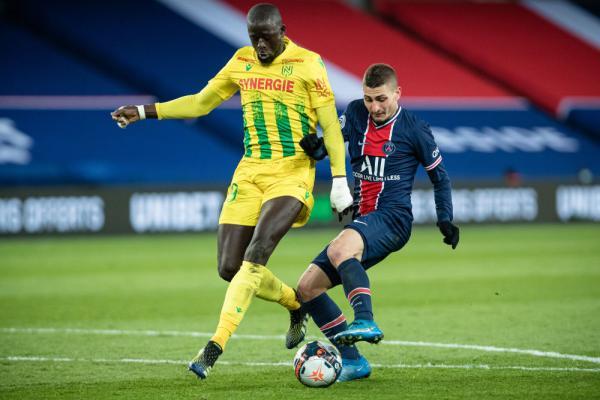 欧冠半场：阿纳别科夫屡送神扑，凯拉特0-0奥林匹亚科斯（欧冠半场：阿纳别科夫高接低挡，凯拉特与奥林匹亚科斯互交白卷）