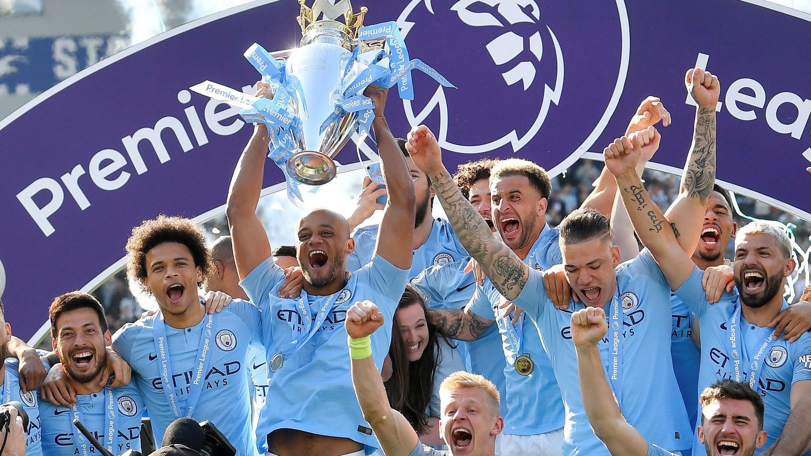 半场战报：美因茨0-1佛罗伦萨，佐姆破门