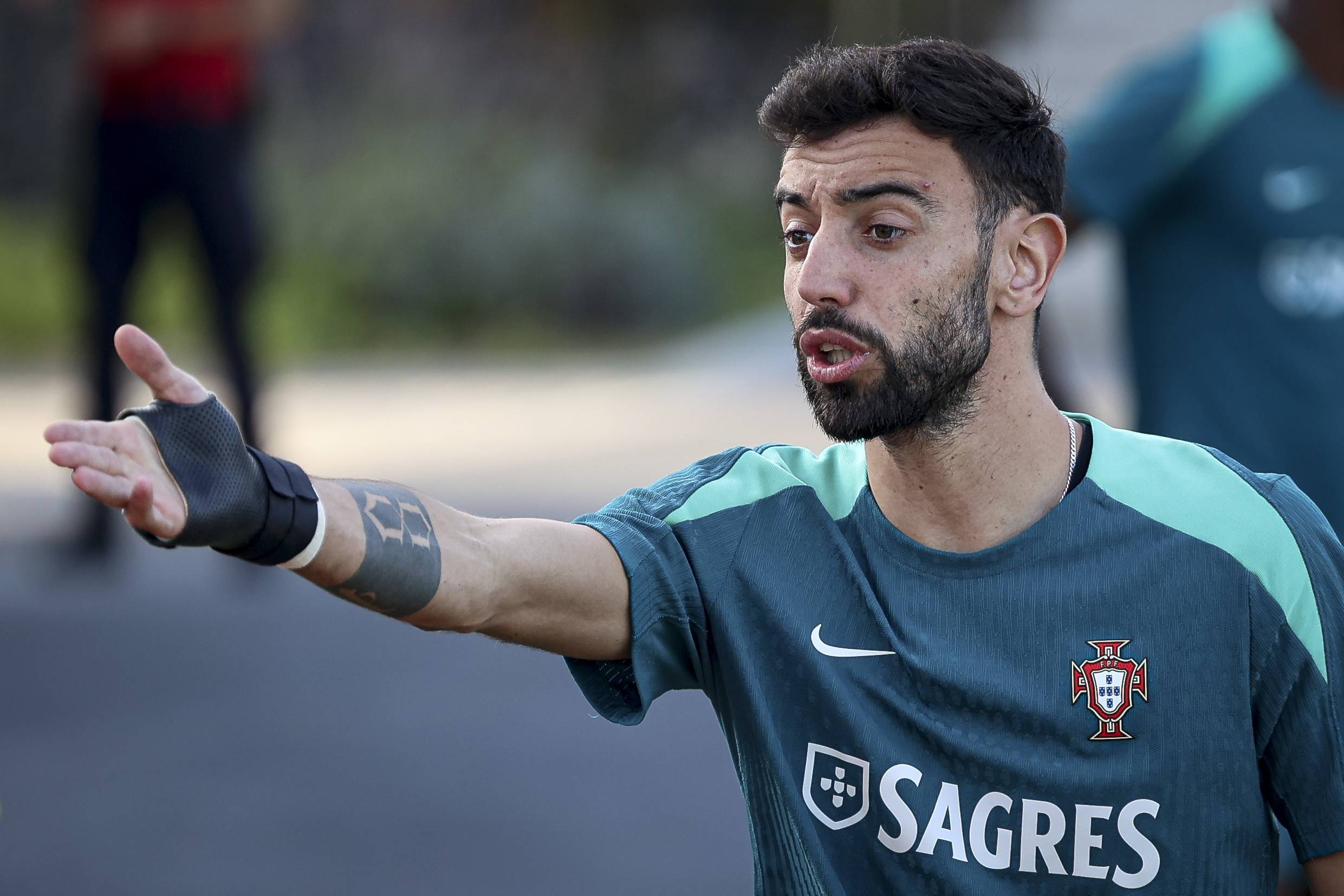 记者：申花携六外援出战广岛三箭，李可因伤未随队前往