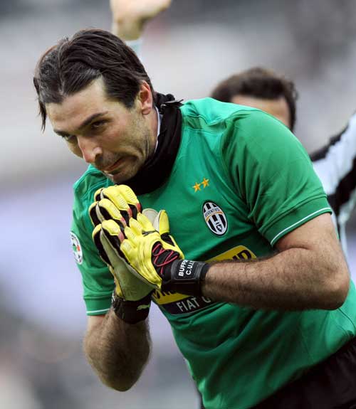 越老越妖！朱婷16分单场MVP！科内欧冠2连胜，第4座世俱杯稳了！