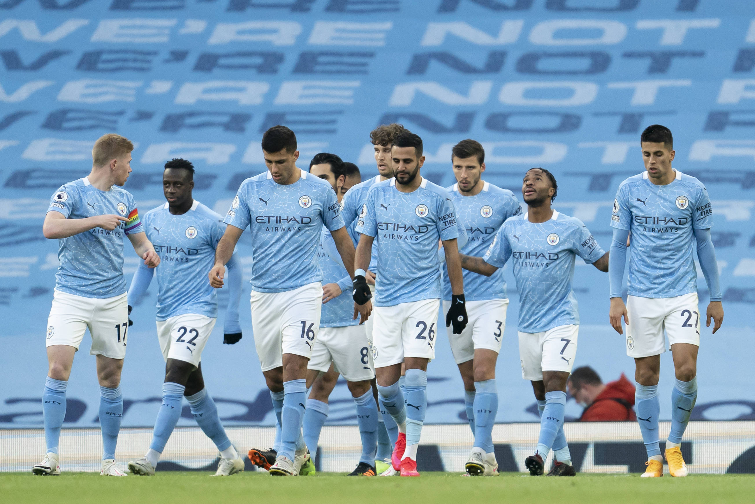 世体：若克里斯滕森伤超四个月，巴萨可利用伤病特例签约新援（西媒：克里斯滕森若伤停超过4个月，巴萨可动用伤病特例引援）