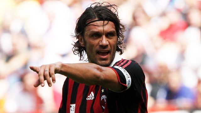 手腕骨折+肩部受伤，巴黎主席纳赛尔缠着绷带赴客场督战欧冠