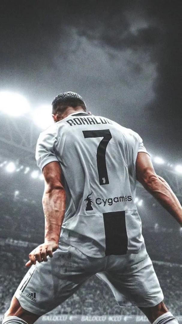 法国足坛最年轻职业球员：尤文马竞关注昂热15岁前锋迪亚洛（法国足坛最年轻职业球员诞生：昂热15岁前锋迪亚洛获尤文、马竞关注）