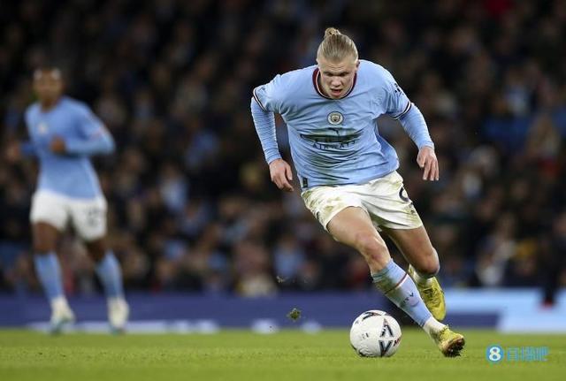 切尔西开放入场体验，可穿球鞋在斯坦福桥罚点球，价格175欧（切尔西上线球迷入场体验：可穿球鞋在斯坦福桥主罚点球，售价175欧元）